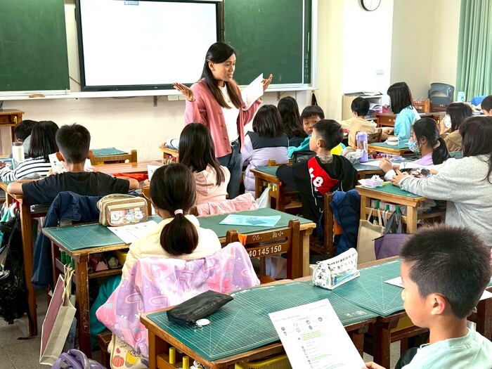 Nov 20, 2025 二重國小Jem中外師協同教學訪視圖片