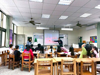 Nov 27, 2025 員崠國小Jay中外師協同教學訪視圖片