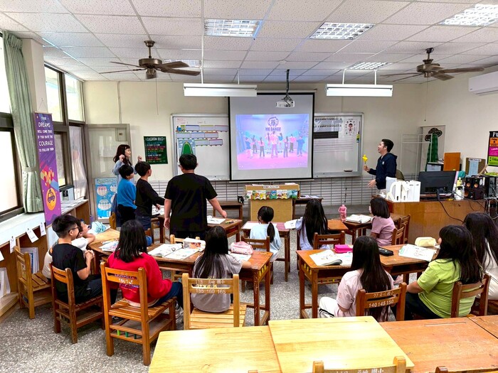 Nov 27, 2025 員崠國小Jay中外師協同教學訪視圖片