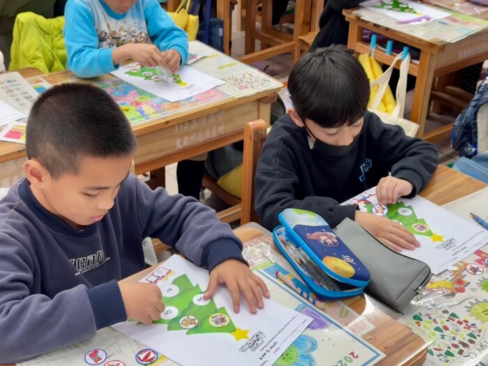 Dec. 18, 2024 五峰國小Mary中外師協同教學訪視圖片