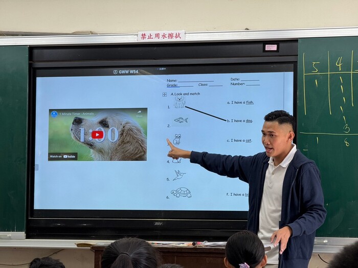 Dec. 11, 2024 新埔國小Mark中外師協同教學訪視圖片