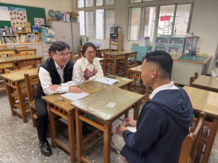 Dec. 11, 2024 新埔國小Mark中外師協同教學訪視圖片