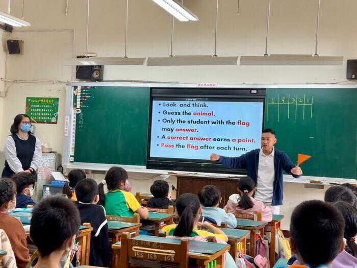 Dec. 11, 2024 新埔國小Mark中外師協同教學訪視圖片