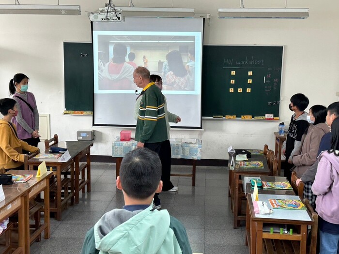 Jan 03, 2025 信勢國小Ralph中外師協同教學訪視圖片