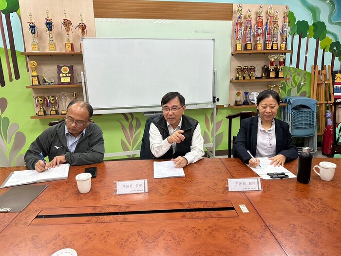 Nov 21, 2024 東興國小Zizette中外師協同教學訪視圖片