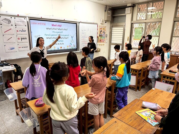 Nov 04, 2025 竹仁國小Christine and Joan中外師協同教學訪視圖片